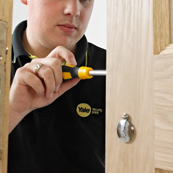 Yale M560 British Standard Sashlock